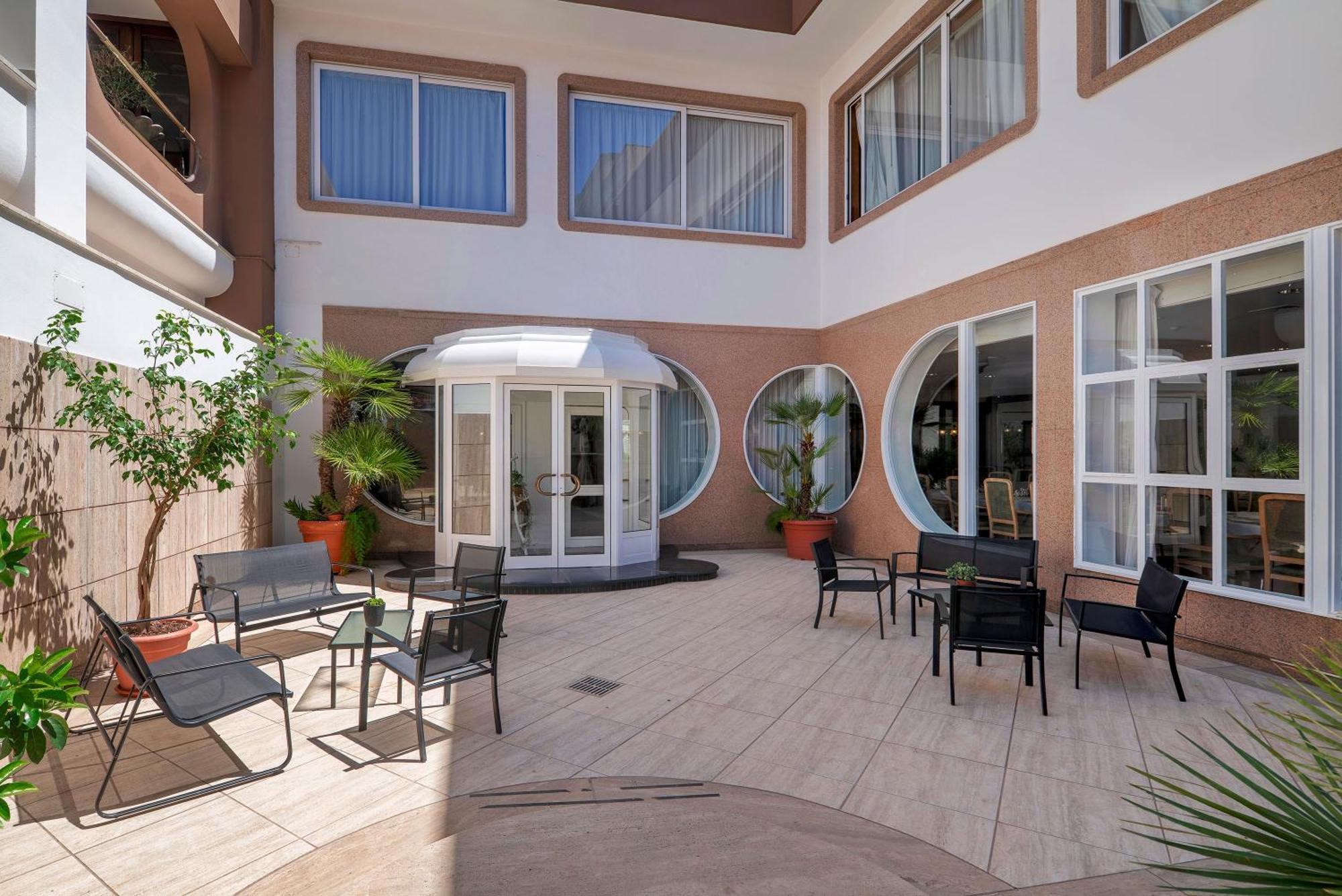 Hotel Delle Palme Лечче Экстерьер фото