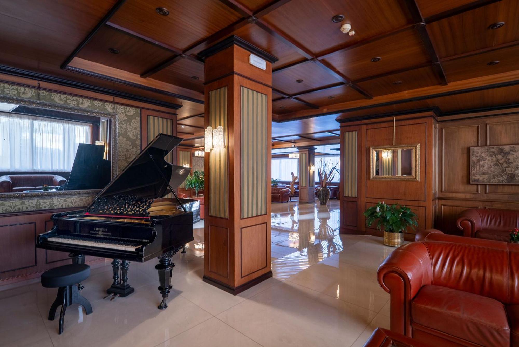 Hotel Delle Palme Лечче Экстерьер фото